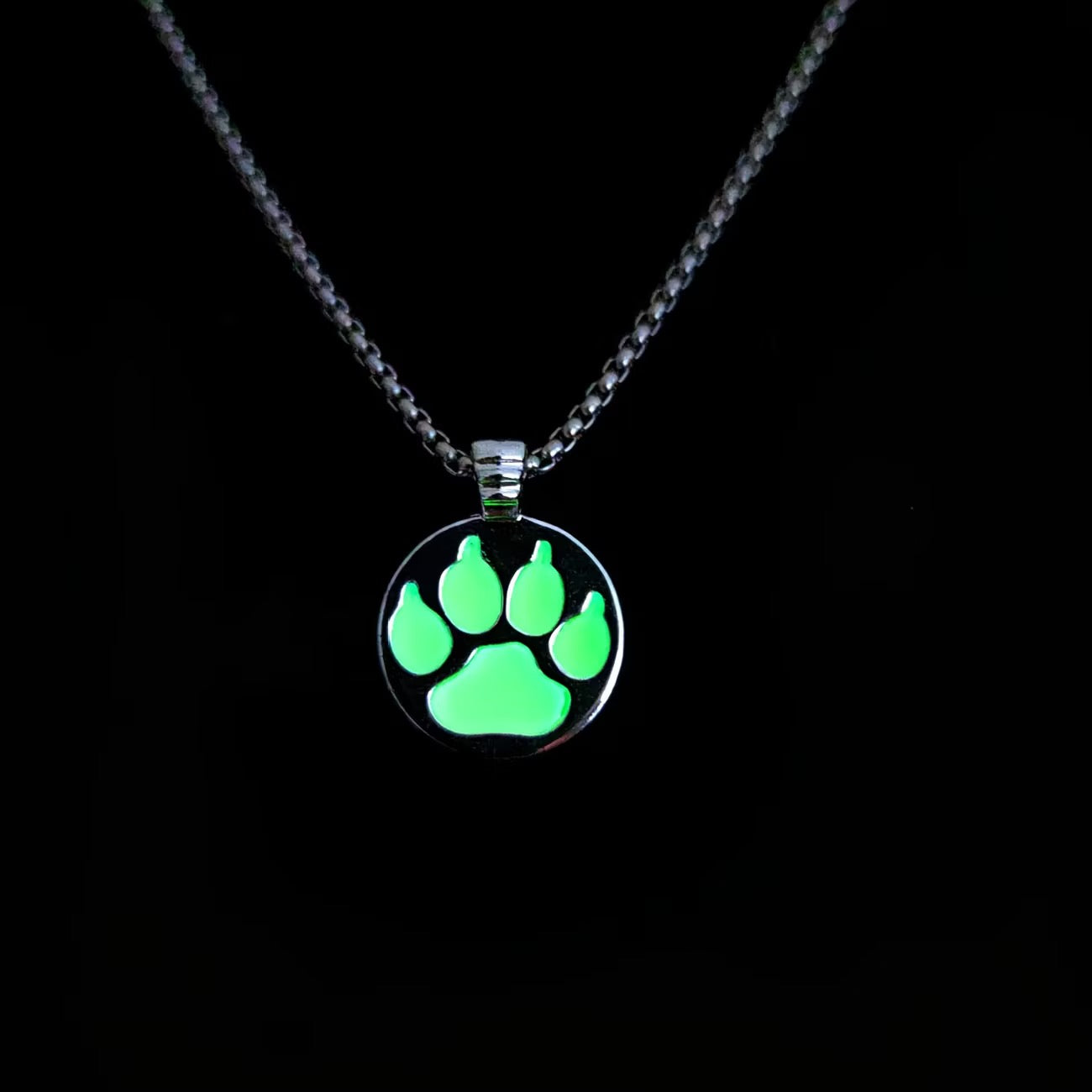 VALKO-Glow-in-the-Dark Wolf Claw Necklace
