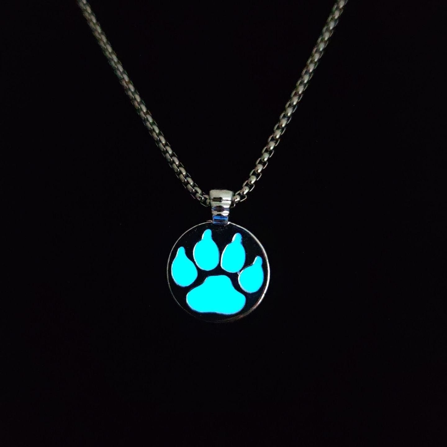 VALKO-Glow-in-the-Dark Wolf Claw Necklace