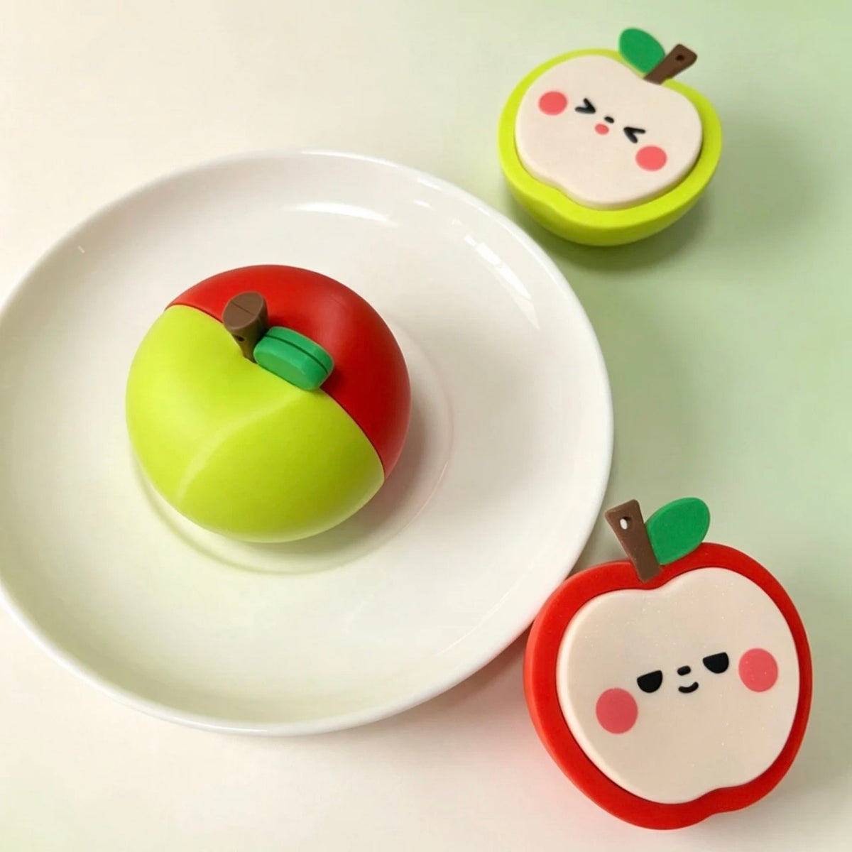 CALEB-Green-Red Apple Pendsnt