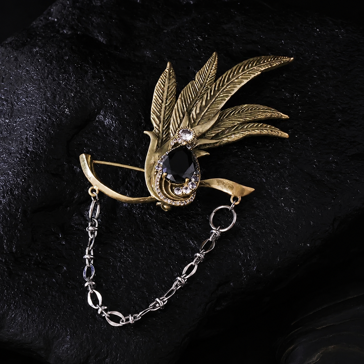 SYLUS-Where Hearts Live Brooch Pin